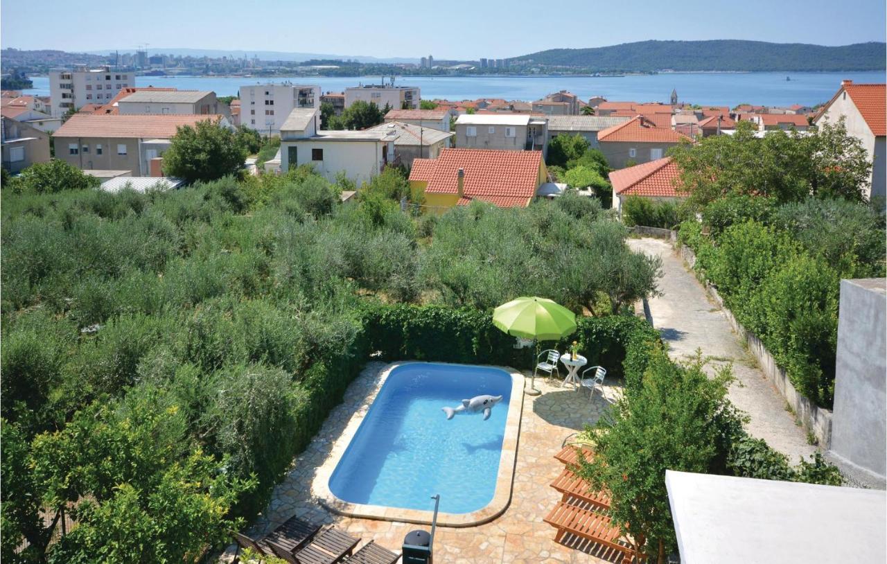1 Bedroom Nice Apartment In Kastel Sucurac Kaštela Exterior foto
