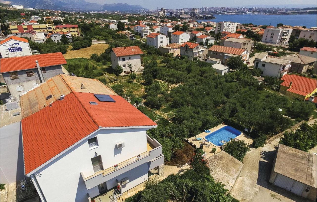 1 Bedroom Nice Apartment In Kastel Sucurac Kaštela Exterior foto
