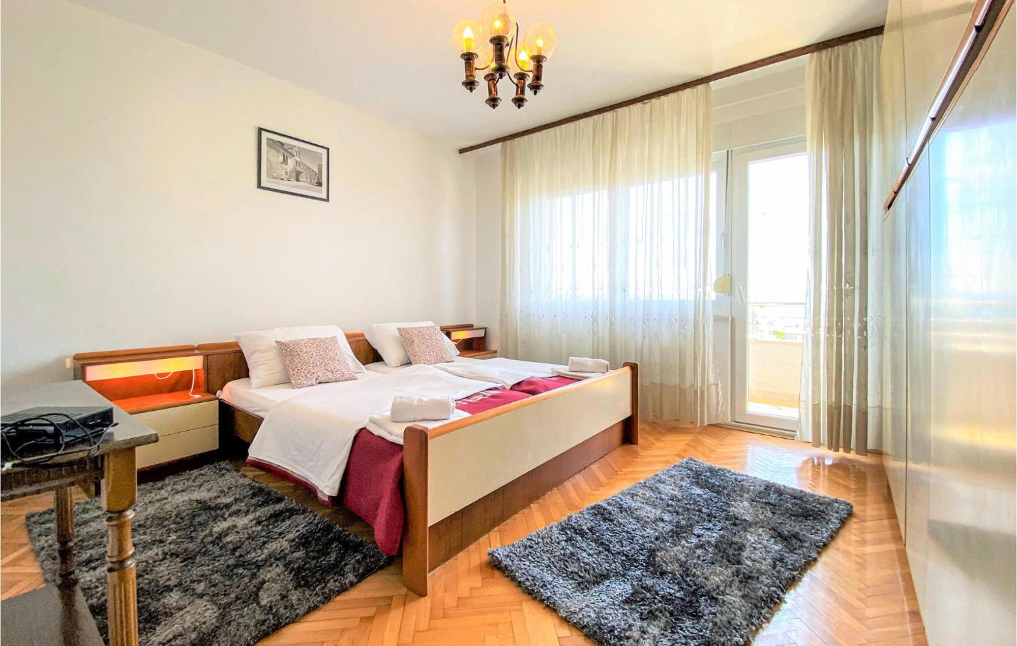 1 Bedroom Nice Apartment In Kastel Sucurac Kaštela Exterior foto